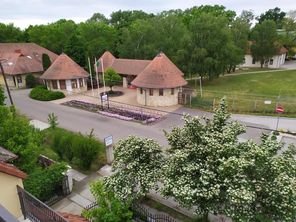 Szilvia Panzio Gyomaendrod Bed & Breakfast Dış mekan fotoğraf
